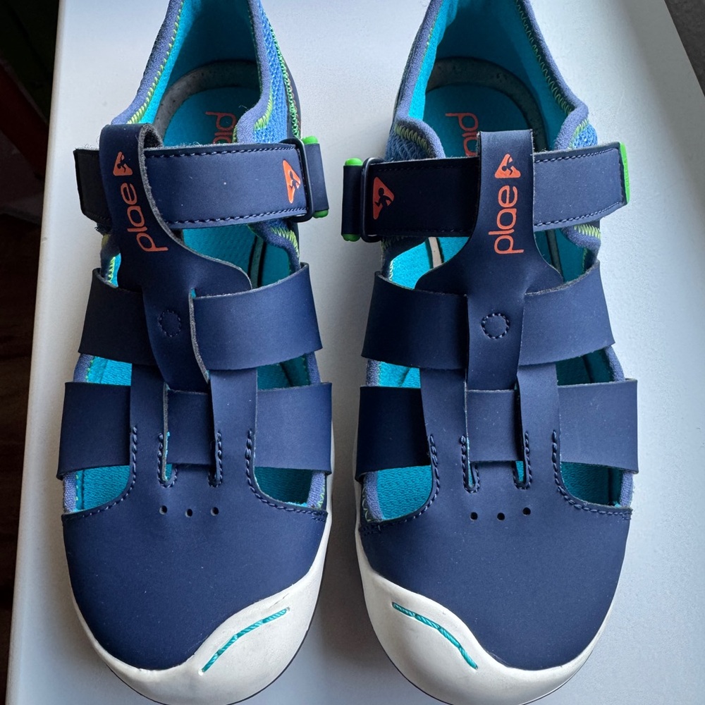 PLAE Sandals Youth sz 3.5